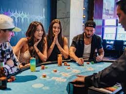 Pengguna menelusuri Dragon Fortune dengan navigasi jelas